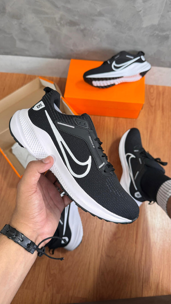 Pegasus 40 Preto/Branco