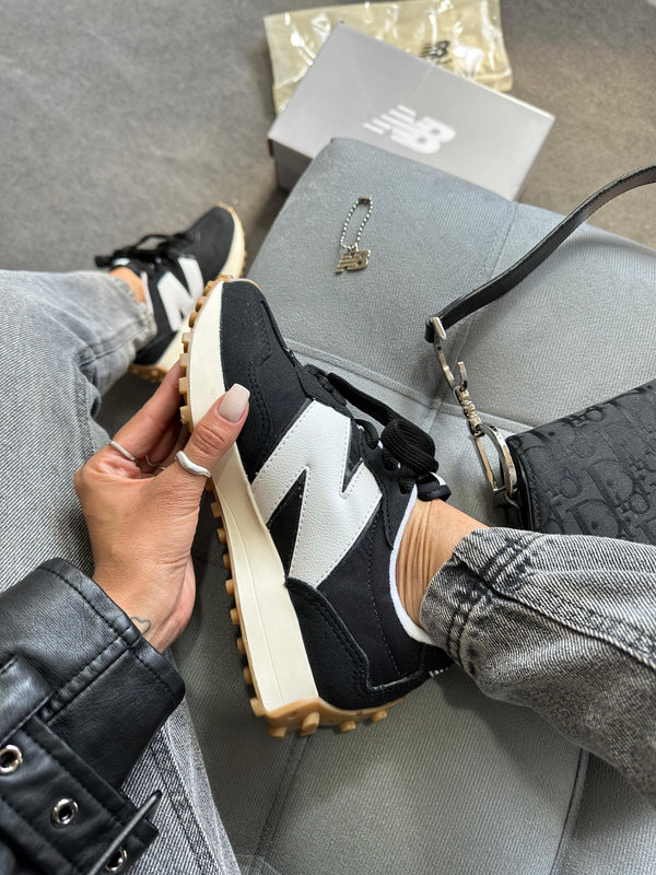 New Balance 327 Preto/off