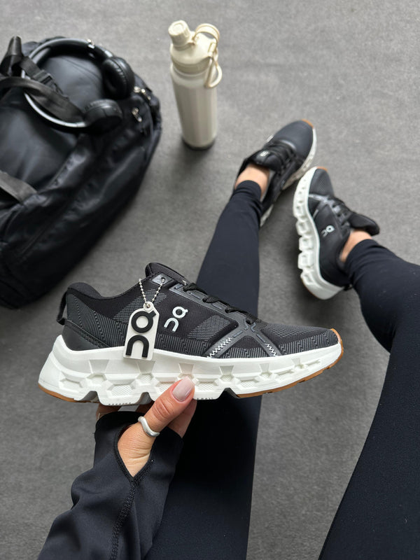 On Cloud Surfer Max Preto/Off-white