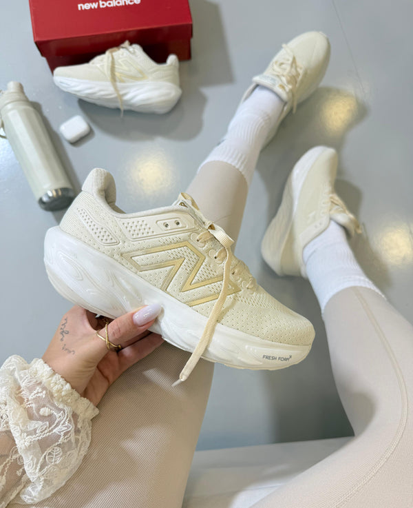 New balance 1080 Off/Dourado