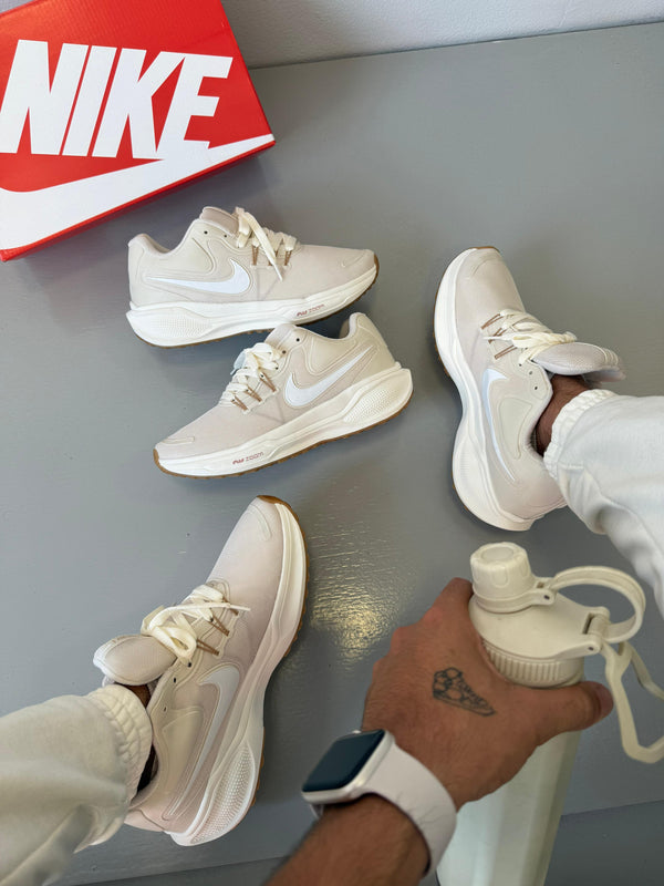 Nike Zoom Revolution Off white