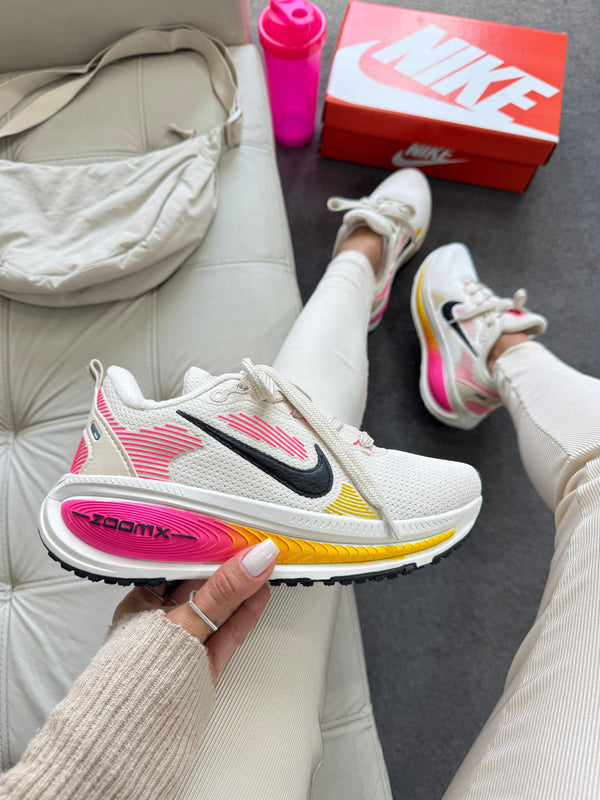 Nike Run Vomero 18 Off/pink /marelo